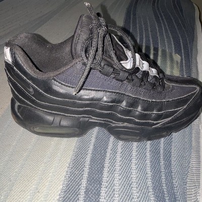 Nike Air Max 95 Black Low Top Lace-Up Men s Athletic Sneaker CI3906-001