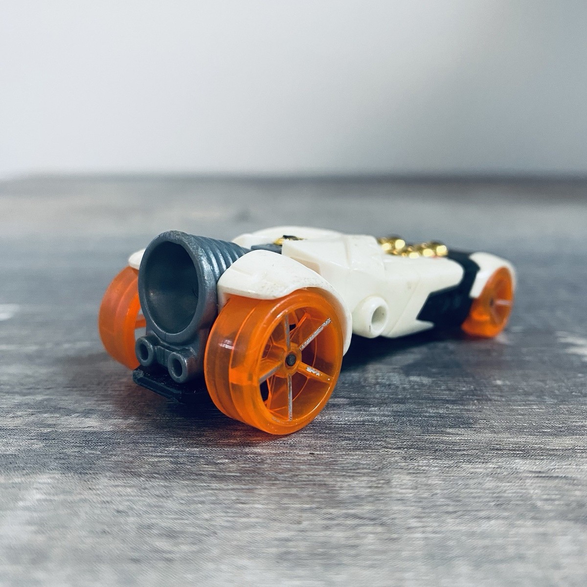 Hot Wheels Rocket Fire White/Black/Gold 2008 W/Orange Wheels 1:64