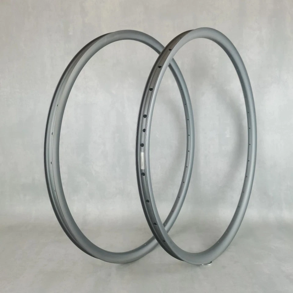 Llantas de bicicleta de carbono completas 29er/27,5er Mountain Tubeless listas para 24/28/32 agujeros rueda Foto 2 de 4