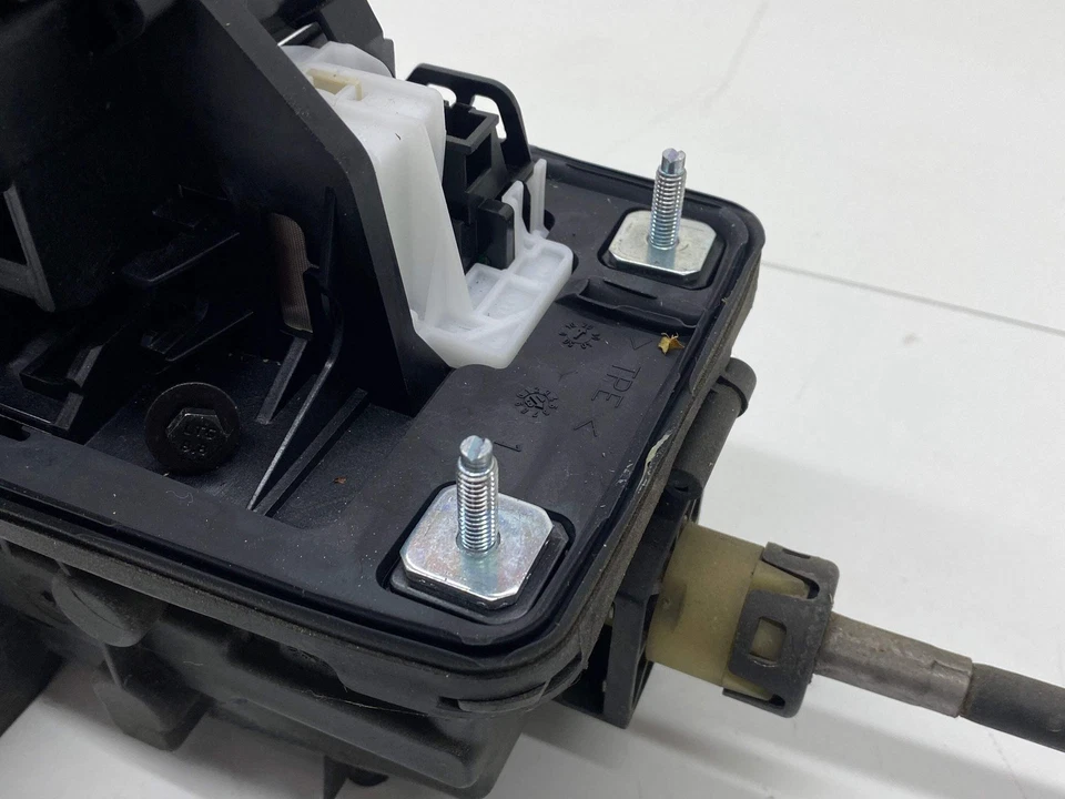 Audi RS4 Gear selector unit & cables B8 2013 - Image 4 of 4