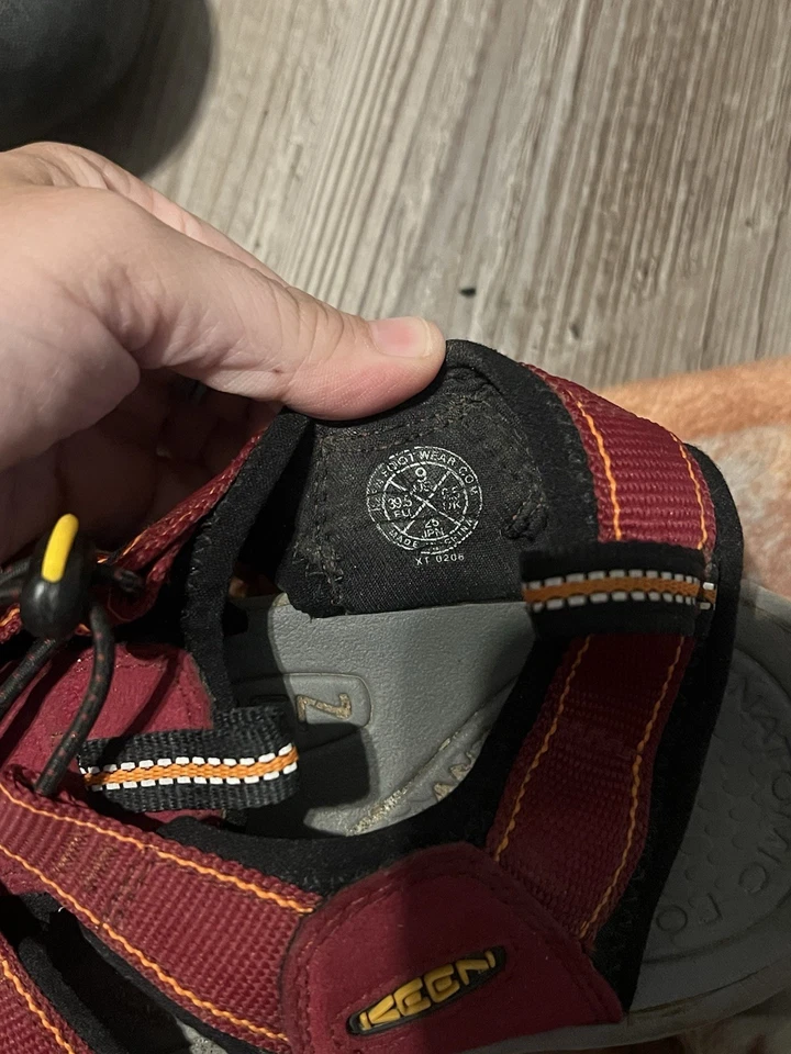 Sandalias de senderismo impermeables KEEN Newport H2 para mujer talla 9 borgoña Foto 4 de 4