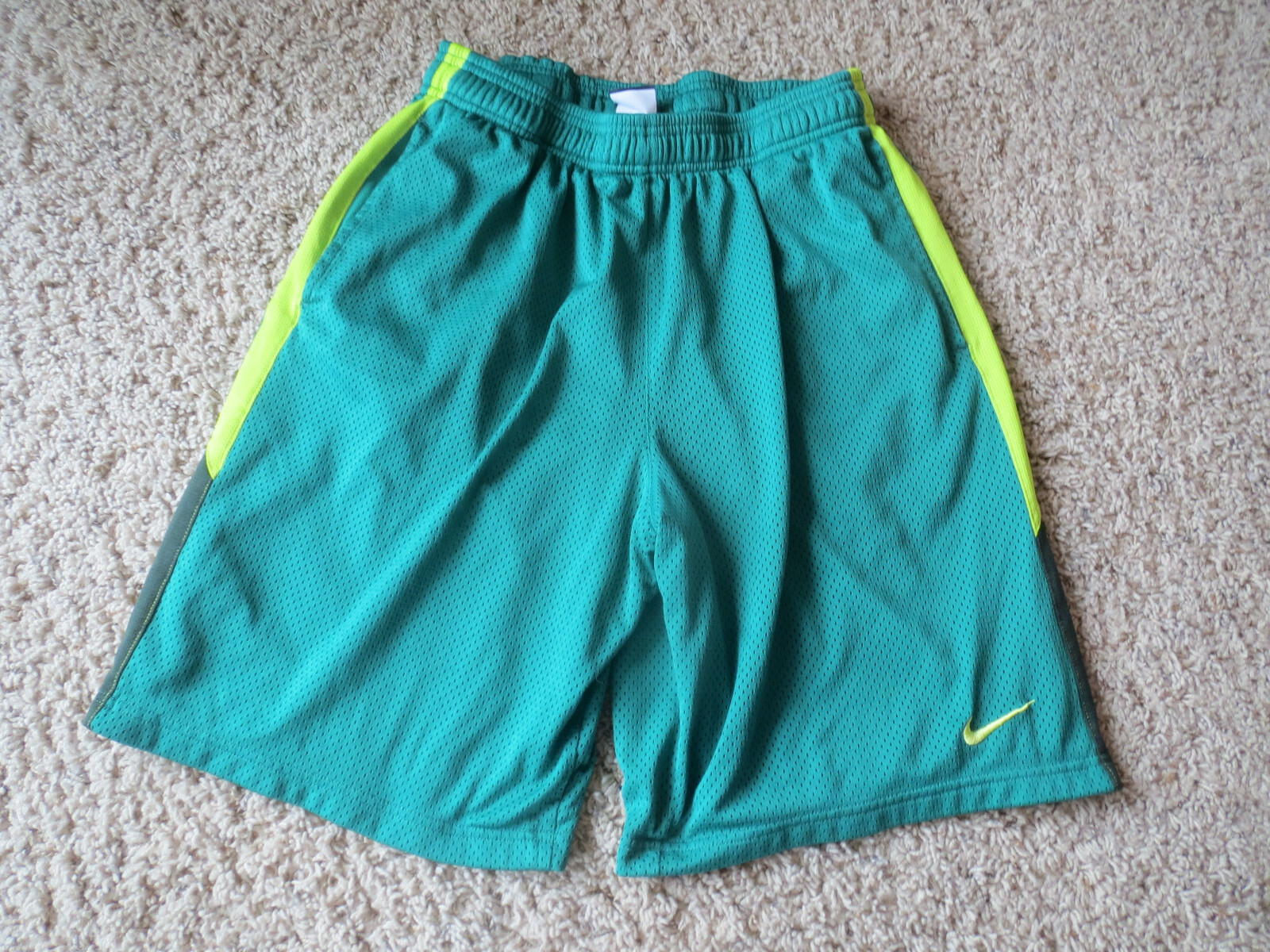 Nike Men's Athletic Shorts Dri Fit Mesh Green Medium Gem