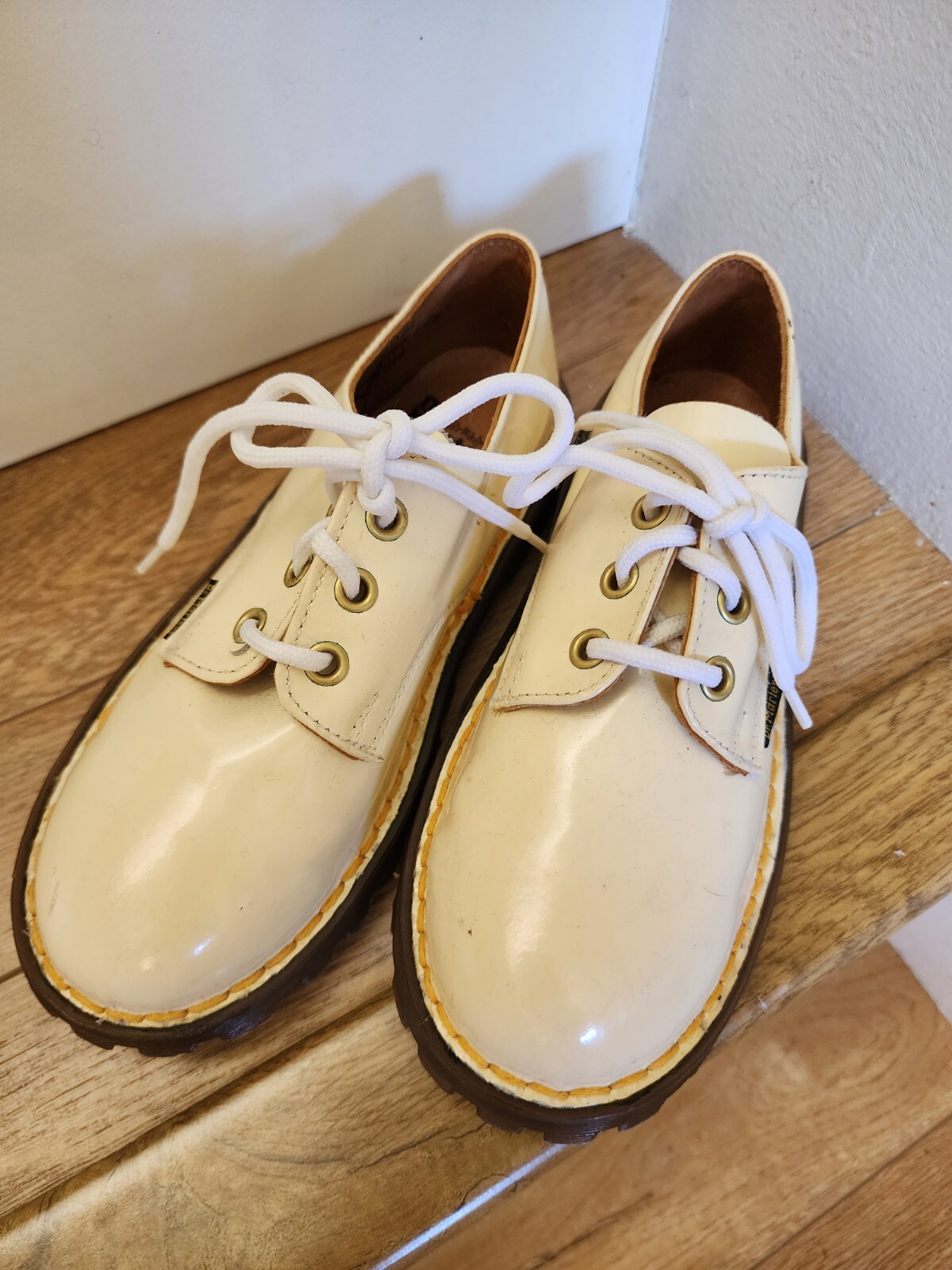 SAOLA RARO VINTAGE Dr. Martens CREAM OXFORDS taglia 12 5 bambino made in England MAI INDOSSATO