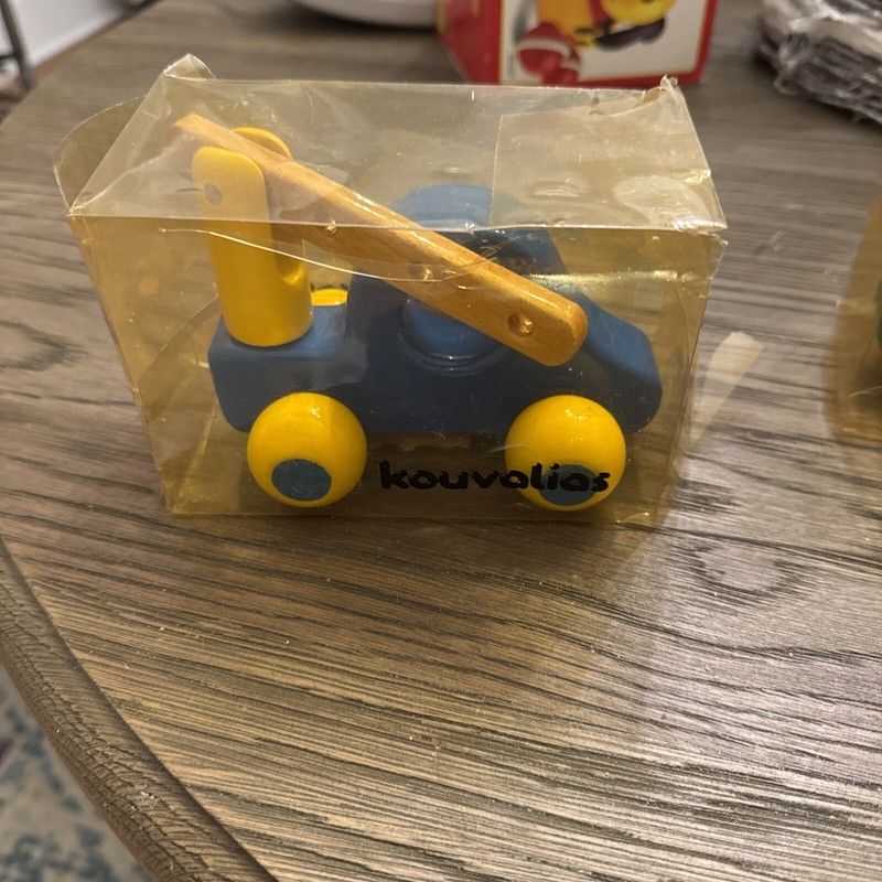 RARE VINTAGE KOUVALIAS TRUCK CAR WOODEN GREEK TOY GREECE NEW !