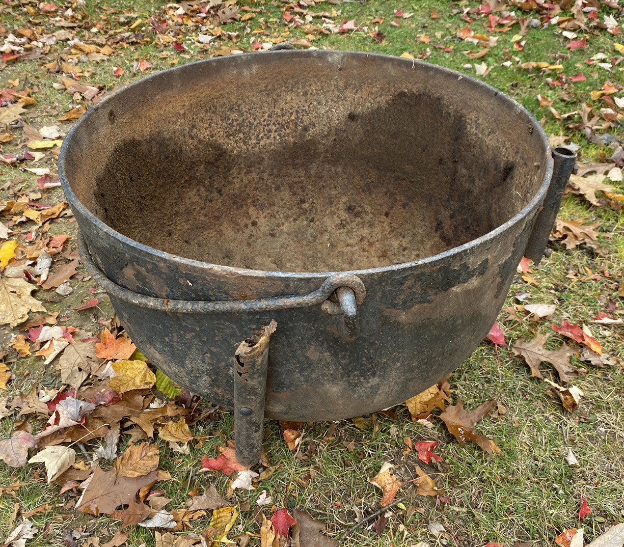 Antique 1800s 30 Gallon Cast Iron Cauldron 2 Gate Marks 25.5"D 17”H