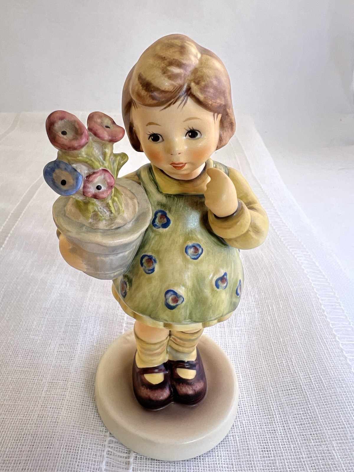 Hummel Goebel “My Wish Is Small” #463/0 TMK-7 Club Exclusive Germany 5.5”