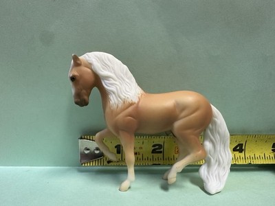 VTG 1999 Breyer Reeves Palomino Stablemate  Stallion Horse Figure