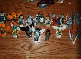 LEGO Legends of Chima Lot with 17 minifigures and 4 speedorz and other pieces