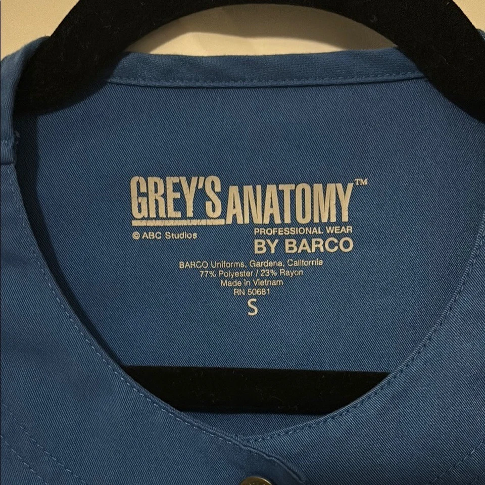 Chaqueta de laboratorio con botones Grey's Anatomy azul real talla pequeña Foto 2 de 4