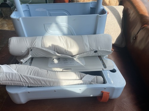 Stokke® JetKids™ Aufsitzkoffer mit BedBox™ Eine Rolle Defekt Hellblau - Bild 4 von 5