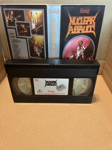 NUCLEAR ASSAULT - HANDLE WITH CARE - VHS CASSETTE TAPE 1990 - Afbeelding 1 van 3