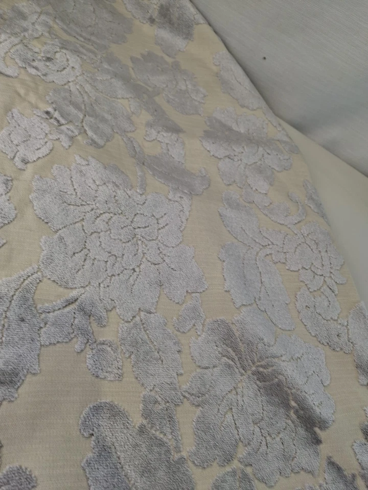 Jacquard Embroidered 168 x 138 cm Metallic Silver Thread Velvet Floral Furniture - Image 4 of 4