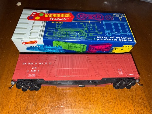 Kit ESCALA HO ROUNDHOUSE #2117 U.P. 50’ Ext. BOXCAR reforzado con puertas de madera KD’s LN | Zustand: New