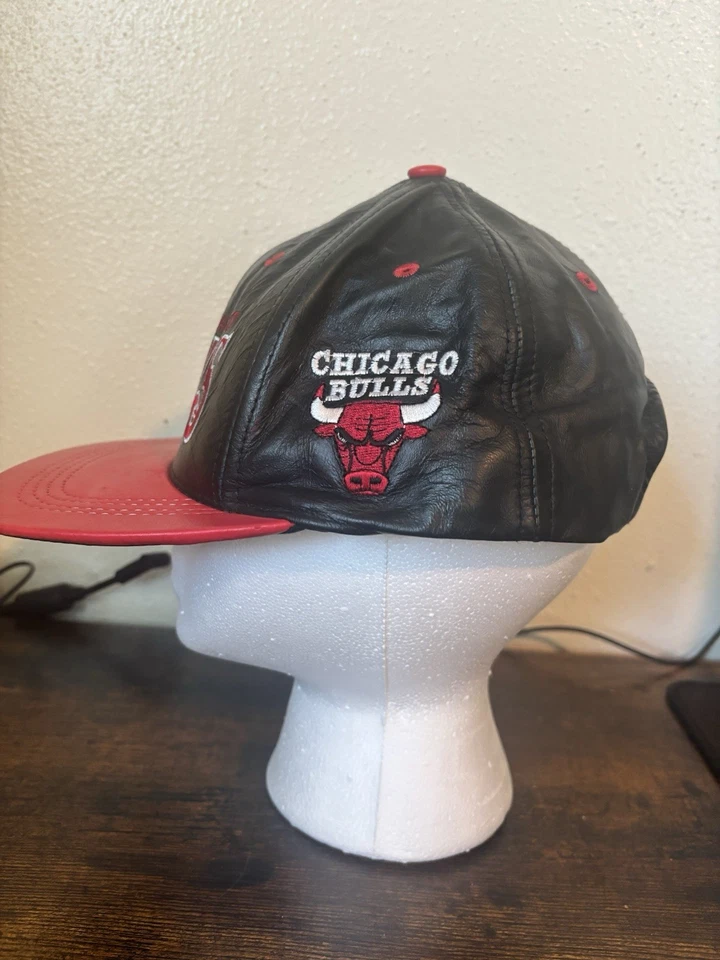 NUEVO NUEVO CON ETIQUETAS DE COLECCIÓN GORRA DE CUERO CHICAGO BULLS SNAPBACK 1996 NBA JORDAN PIPPEN BORDADO Foto 4 de 4