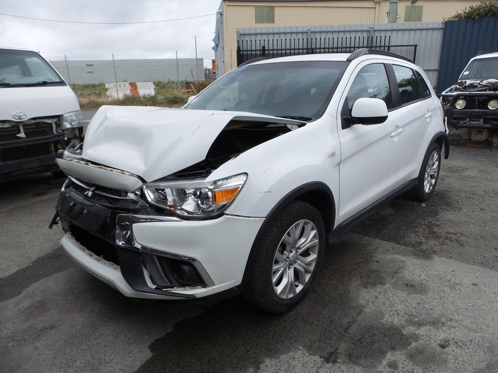 2019 Mitsubishi Asx DOOR HANDLE OUTER RIGHT RHS RH REAR COLOURED XA-XD 05/10-24 image 8