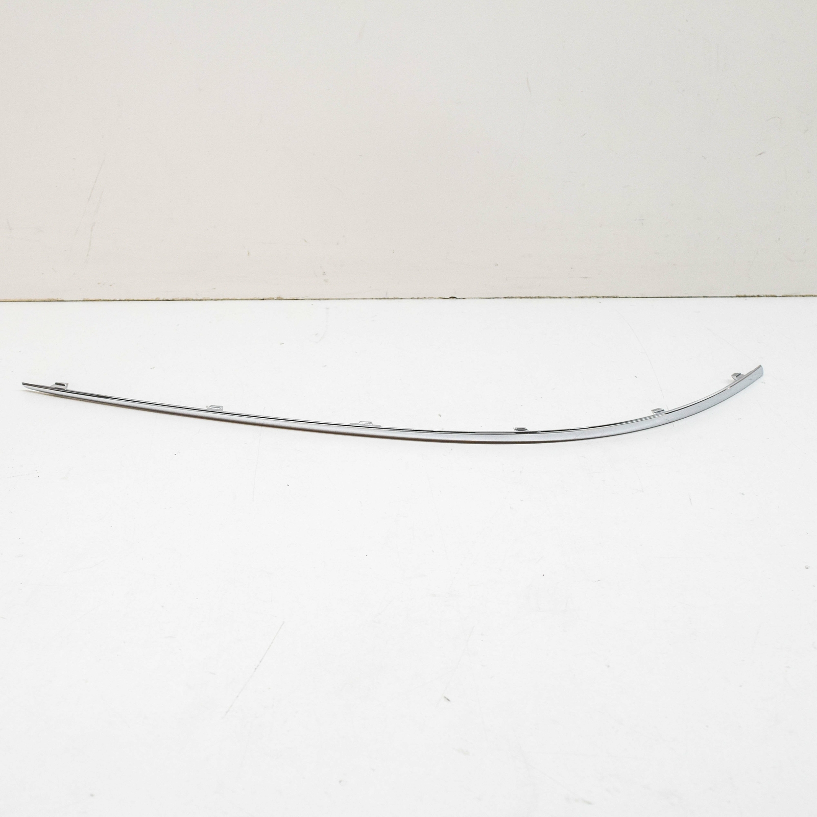 NEW MERCEDES-BENZ B W245 FRONT BUMPER LEFT TRIM STRIP A1698851374  