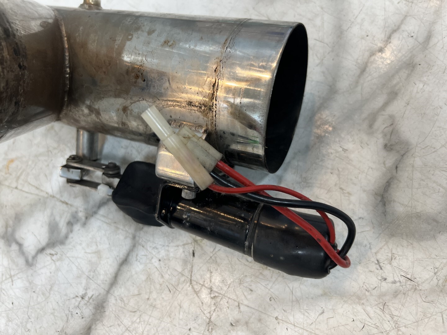 MerCruiser 7.4 L 454 Boat engine transom exit switchable exhaust pipes