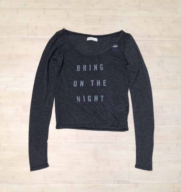 NWT Hollister Women Long Sleeve Scoop Neck Slim Fitted Graphic Tee Shirt Top L