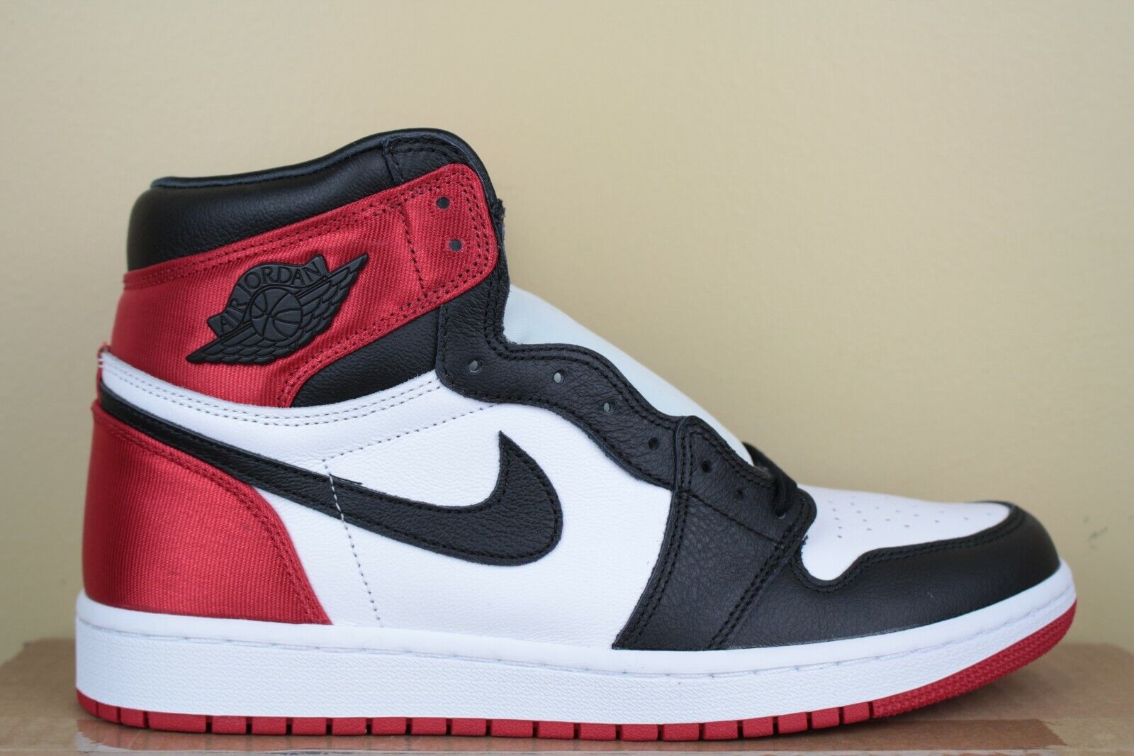 Women's Nike Air Jordan 1 Retro High OG W Satin Black Toe Red White