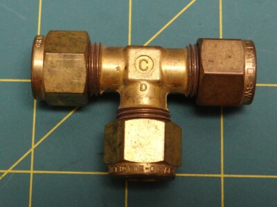 Pipe Tee With Compression Fittings, 0.56'' Thread Diameter