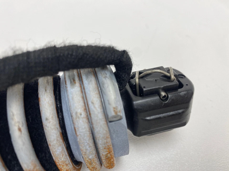 Conjunto de puntal de soporte de tapa de maletero de pasajero derecho 7207009-15 para BMW 528I 2011-2016 Foto 4 de 4