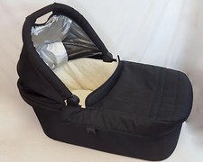 Uppababy Universal BABY BASSINET w/ Mattress Cover, 2 Sheets  Storage Bag
