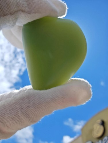 Super Purity!!! Authentic Siberian Nephrite Jade Palm Stone (Not Big Sur Jade) - Picture 4 of 10