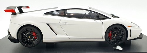 Autoart 1/18 Scale Diecast 74693 Lamborghini Gallardo LP570 Supertrofeo- White - Picture 3 of 6