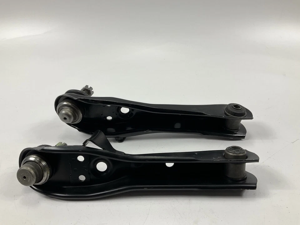 Brazos de control inferiores delanteros y rótulas OEM 555 SIN CAJA - 1979-1982 Toyota Corona Foto 3 de 4