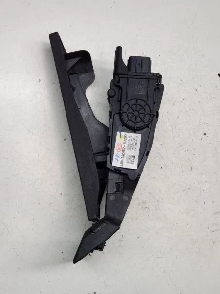 2016-2020, Kia Optima, Pedal Brake/Clutch, 2.4, FWD, Part Number: D4F05-AK000 - Image 4 of 4