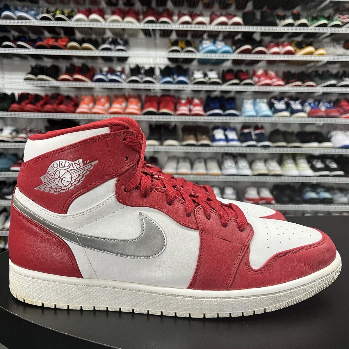 Nike Air Jordan 1 Retro High Red White Silver Medal 332550 Nike Air Jordan 1 Retro High Red White Silver Medal 332550