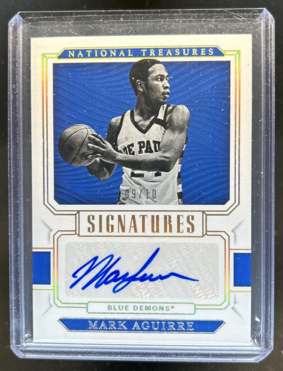 2019-20 National Treasures Mark Aguirre Timeless Talents Gold Auto #/10