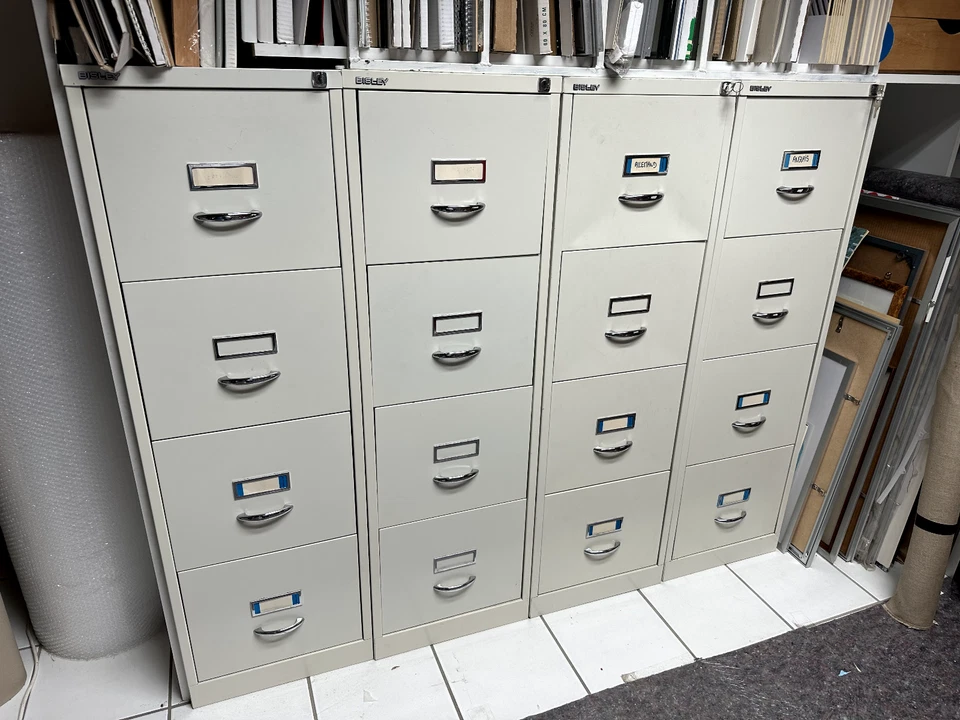 BÜRO - AKTENBLECHSCHRANK 5 STÜCK, JE 4 SCHUBLADEN FÜR ARCHIV JE 15 HÄNGEREGISTER