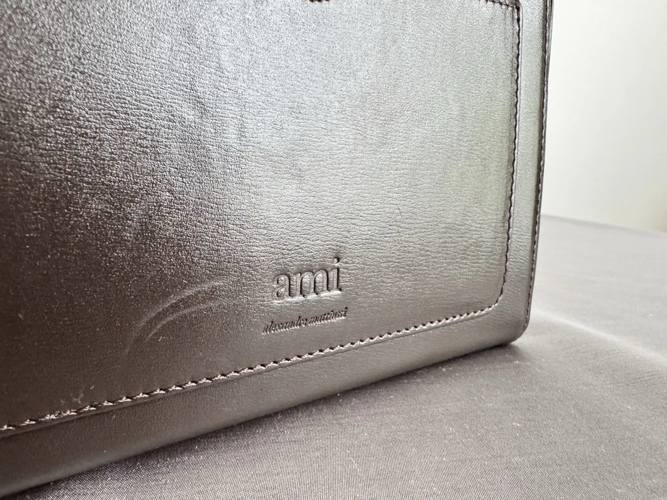 Fiambrera de cuero marrón AMI Paris De Coeur Foto 4 de 4