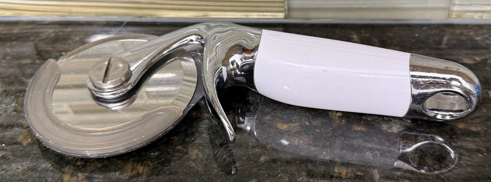 Kitchenaid Professional Pizza Cutter Wheel with Finger Guard, White
Opens in a new window or tab