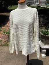NWT Elle Women’s Marshmallow Tunic Sweater With Gold Accents