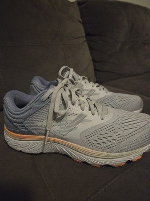 New Balance Women's 940v4  Size 8.5
