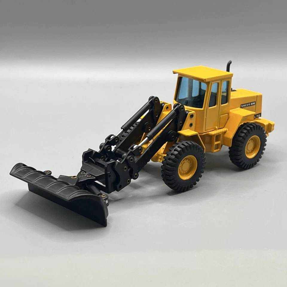 Quitanieves Joao Compacto Escala 1/50 Volvo BM L70 L70C Cargador Sin usar, en caja Modelo 164 Foto 2 de 4