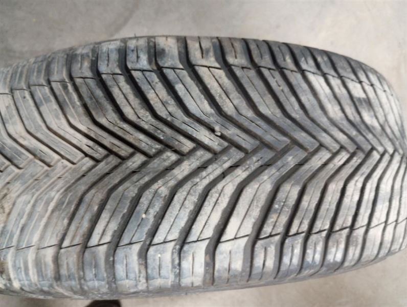 235/55 R19 105V Tire 8/32 Tread Depth Michelin CrossClimate 2753899