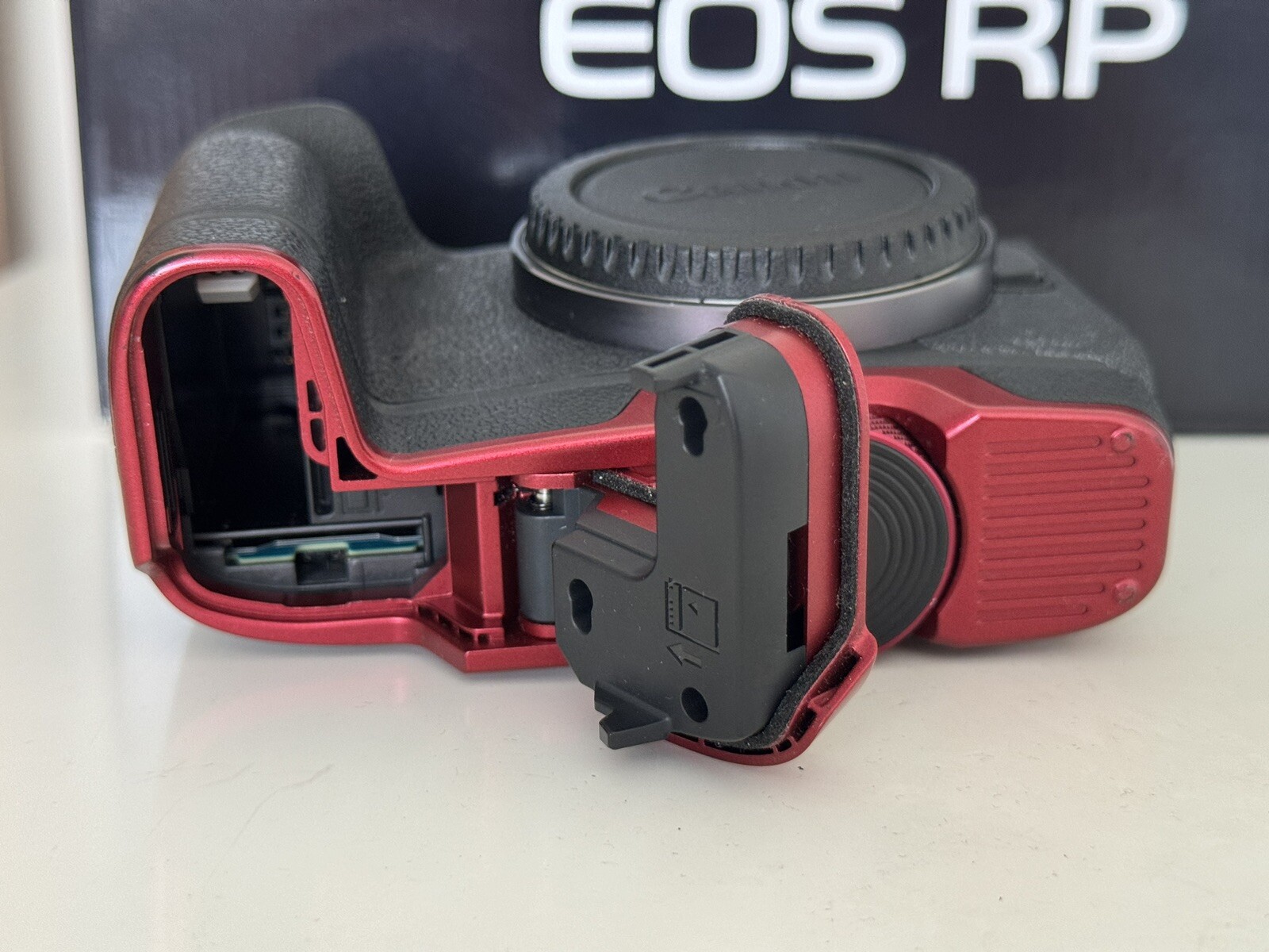 Canon EOS RP 26.2MP Mirrorless Camera (Body Only) Excellent Condition