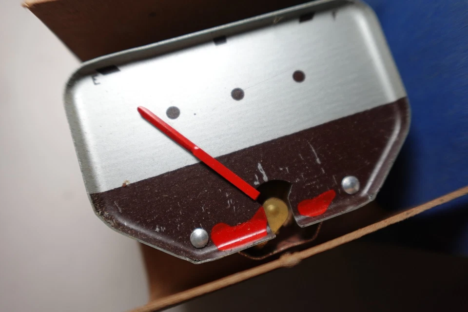 1946 1947 OLDSMOBILE SERIES 66 76 78 98 FUEL GAUGE N.O.S. NEW OLDS FUEL GAUGE - Image 2 of 4