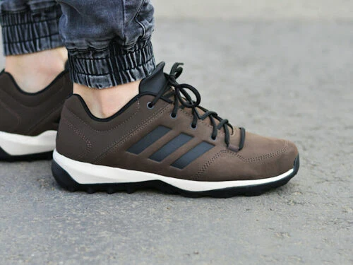 Chaussures marrons adidas pour homme