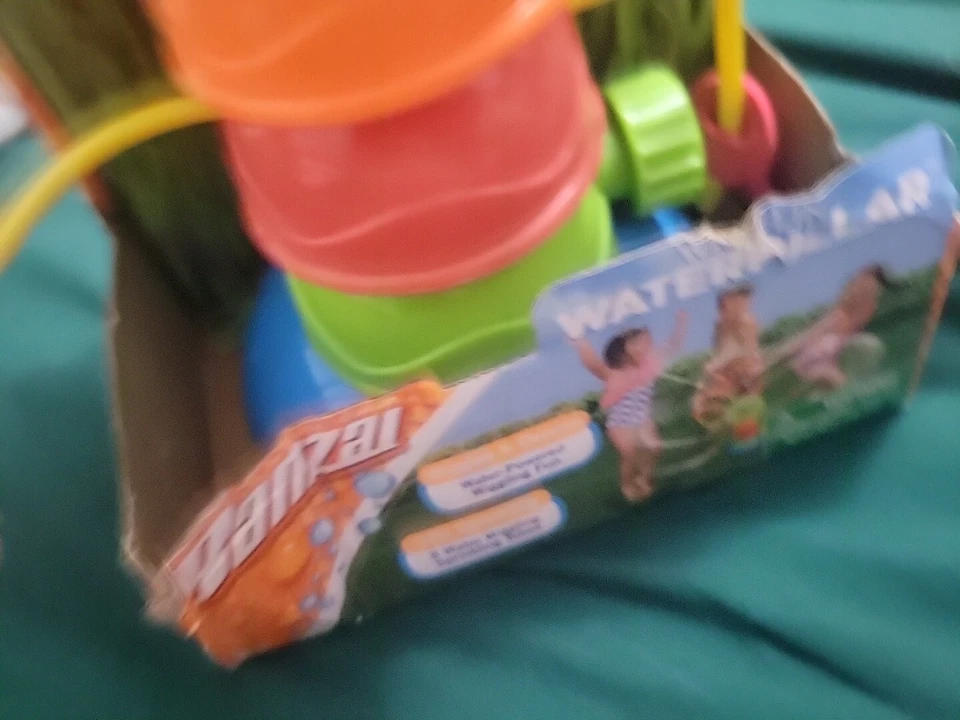 Banzai Wigglin' Pilar de Agua Patio Trasero Exterior Niños Divertido Aspersor de Agua Verano Foto 2 de 4