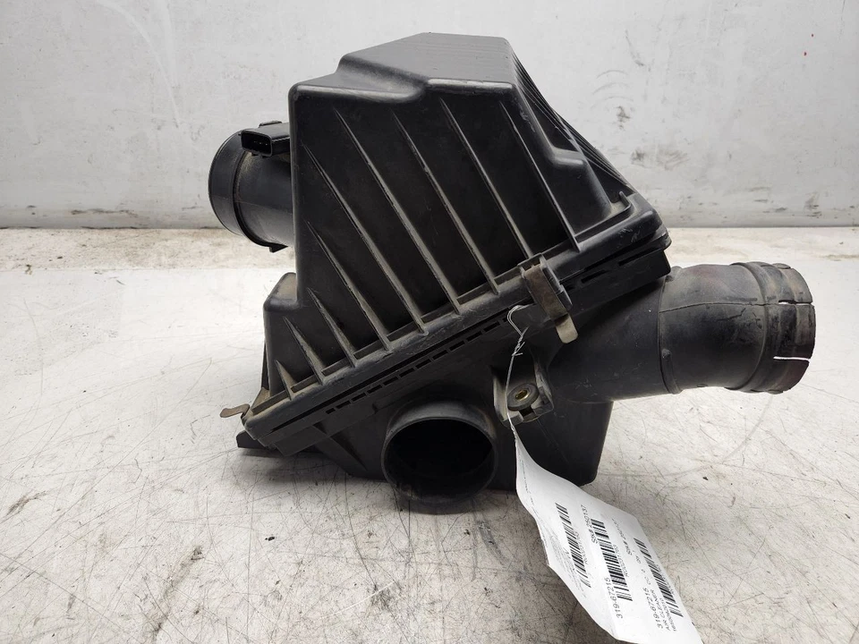 2002 Nissan Frontier From 10/01 Air Cleaner 6 Cylinder OEM 165009Z010 - Image 4 of 4