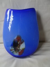 Groß Glas- Überfangvase in Blau mit farbigen Einschmelzungen, Höhe ca. 31 cm