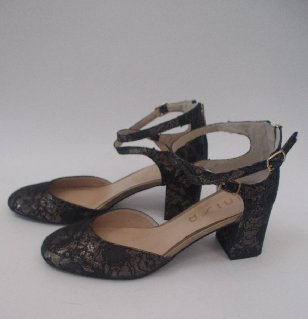 UNISA Black & Gold Fabric Criss Cross Ankle 2.5
