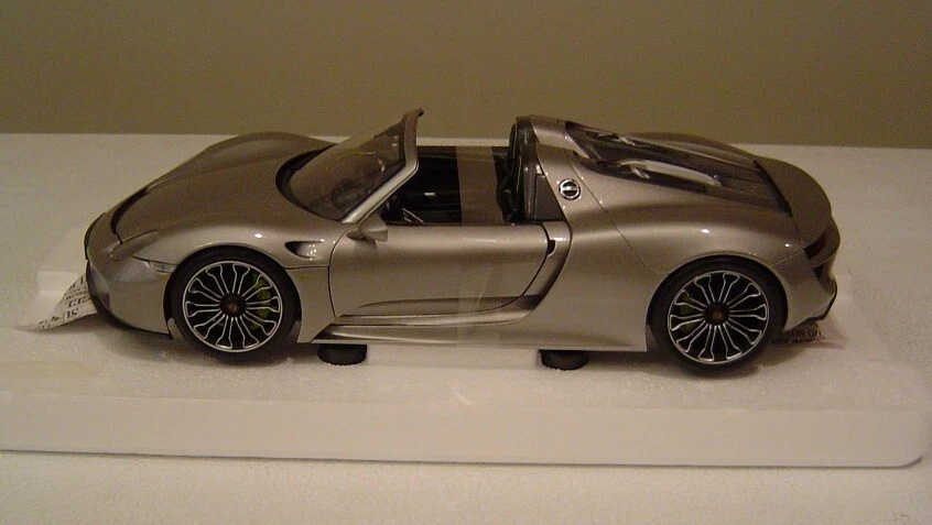 MINICHAMPS Porsche 918 Spyder Porsche Contemporary Manufacture