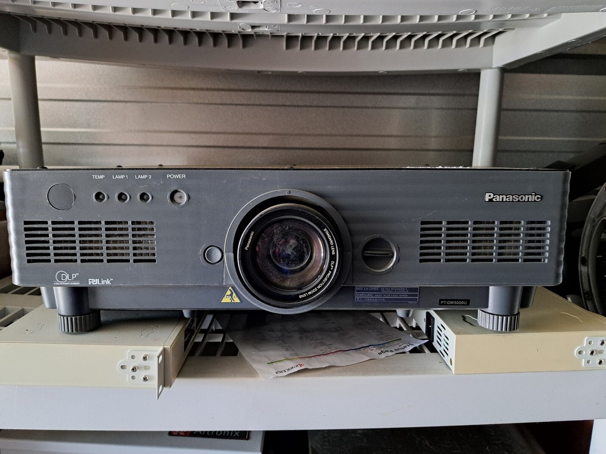 PANASONIC プロジェクター TH-D5500 ☆5000ルーメン