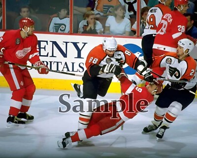 Philadelphia Flyers Eric Lindros Levels Wings Steve Yzerman Color 8 X 10 Photo