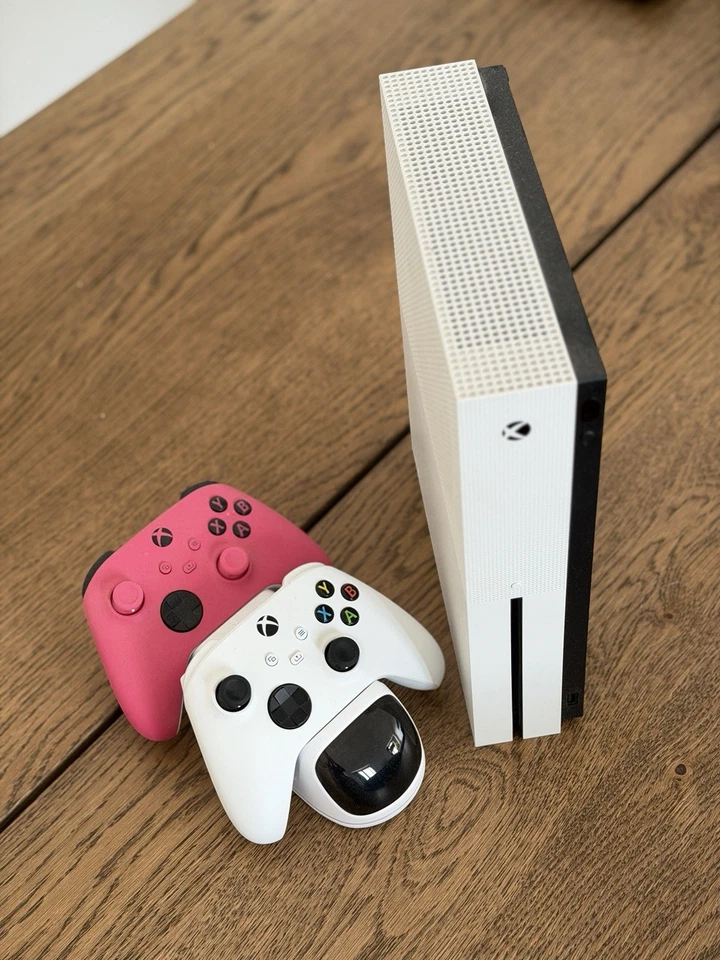 Microsoft Xbox One, foto 2 di 2